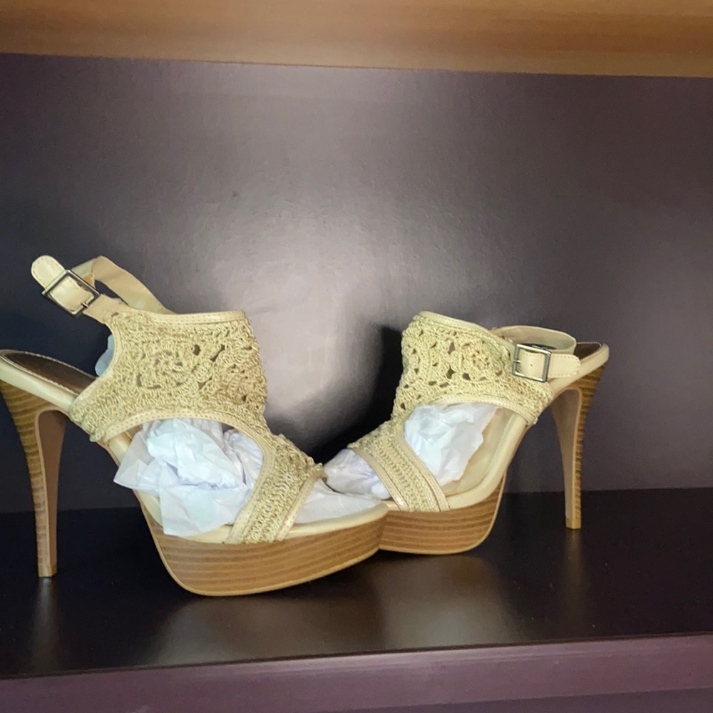 Tan crotchet heels - Picture 2 of 4